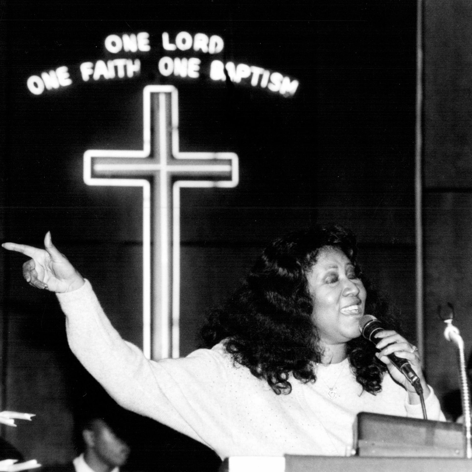 Aretha Franklin sings during a peace vigil Sunday night at New Bethel Baptist Church, Detroit.  Also present was Mayor Coleman Young in January 1981.