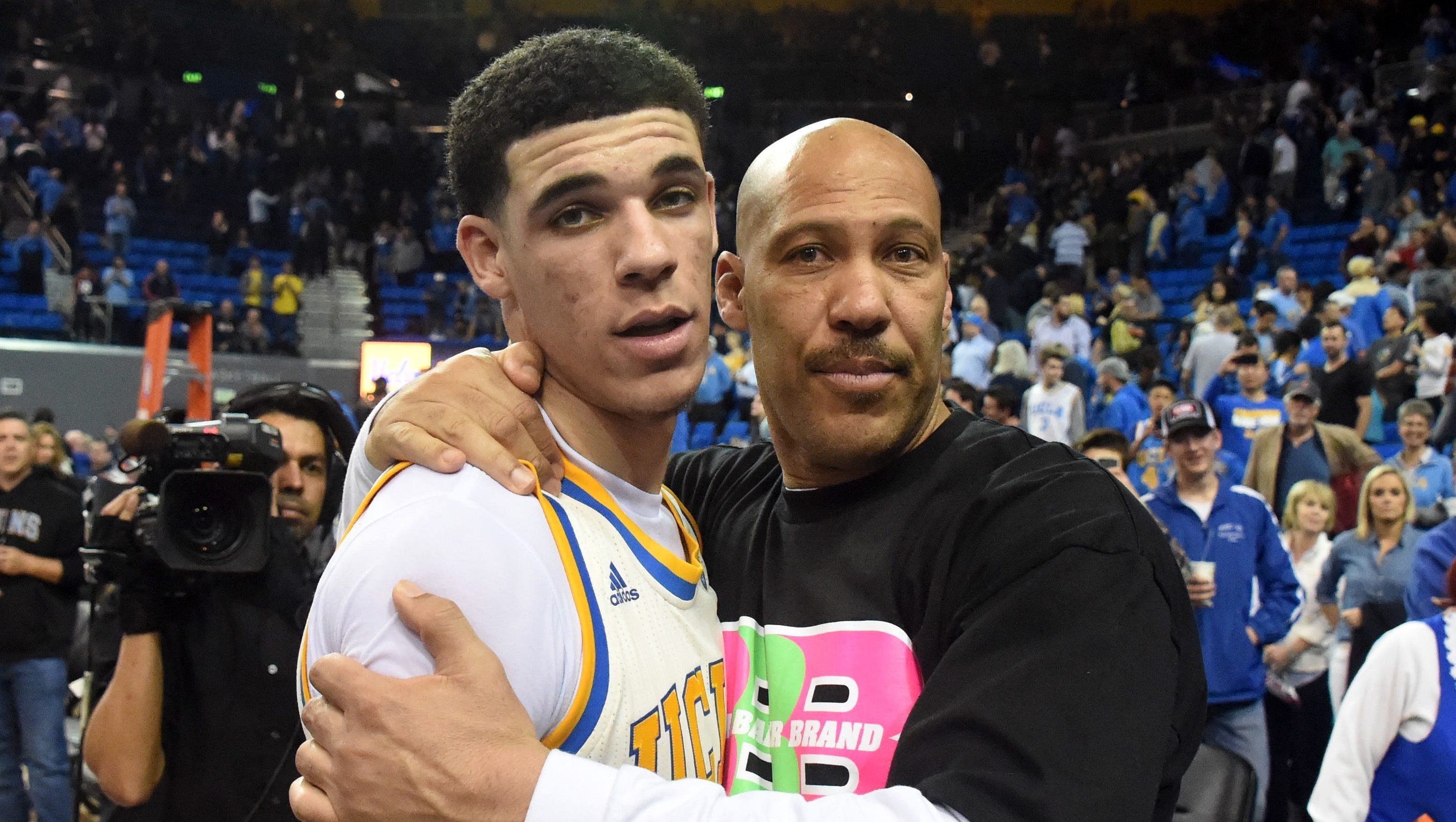 Chicagocbslocalcom Lonzo Ball Roasts Lavar In Fathers Day Ad Chicagocbslocalcom Lonzo Ball Roasts Lavar In Fathers Day Ad