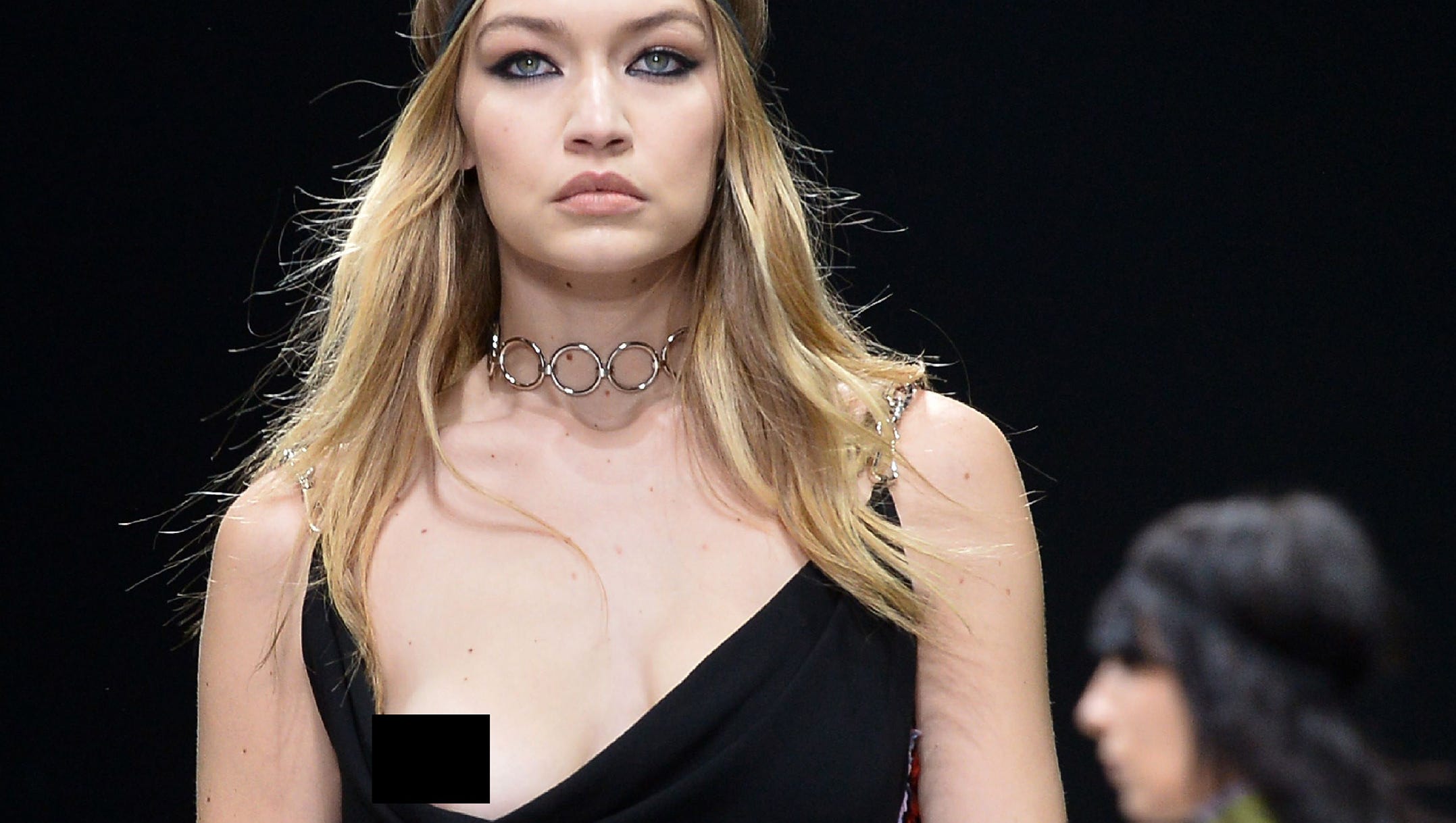 Gigi Hadid Handles Fashion Week Wardrobe Malfunction Like A Boss