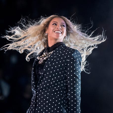 Beyoncé has announced she will pay for four women to attend college during the next academic year.
