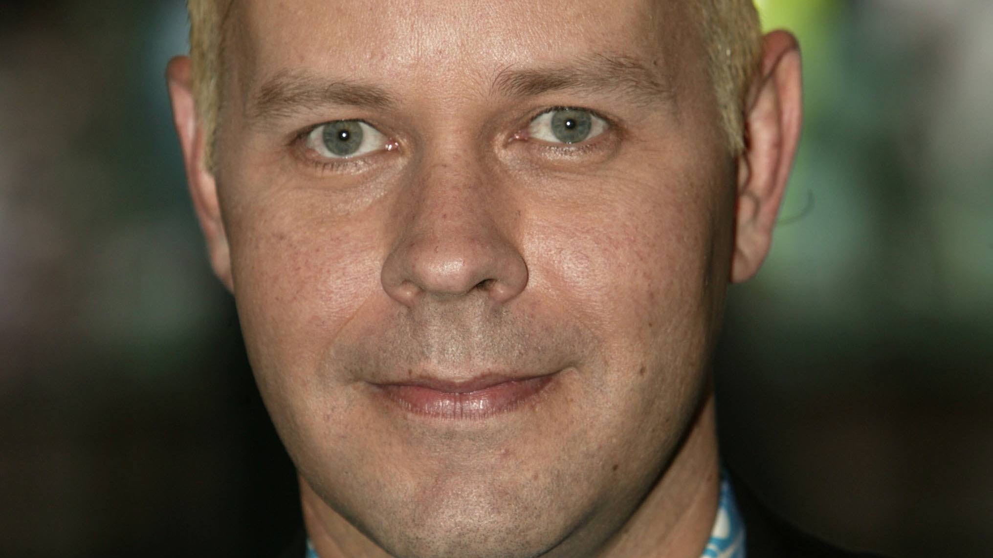 'Friends' star Gunther returns to the Central Perk set, refuses to sit ...