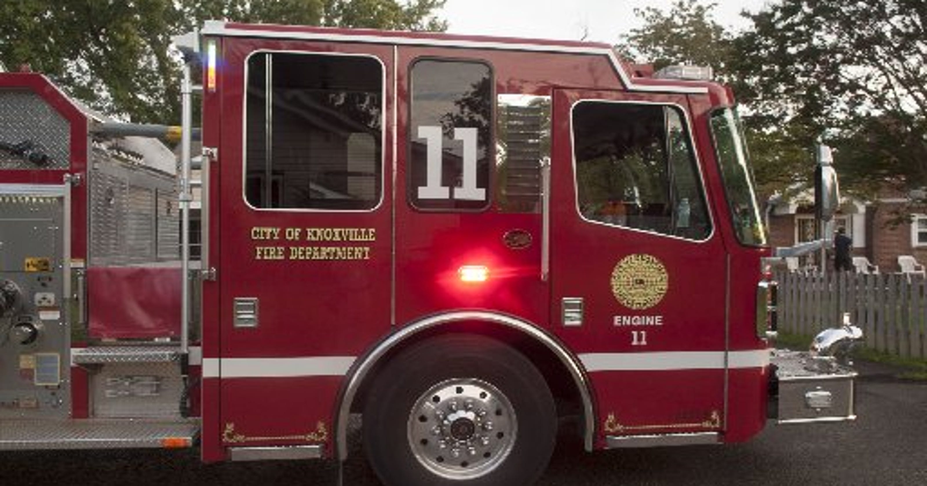 Firefighter injured in South Knoxville house fire