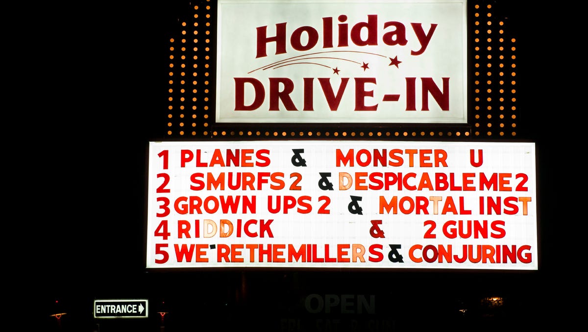 19 drive-in theaters in Indiana where you can watch new and retro movies