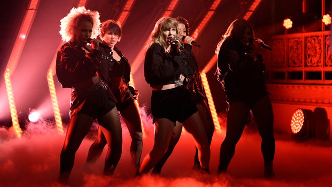 Taylor Swift performs 'Ready For It' in 'Saturday Night Live's' studio.
