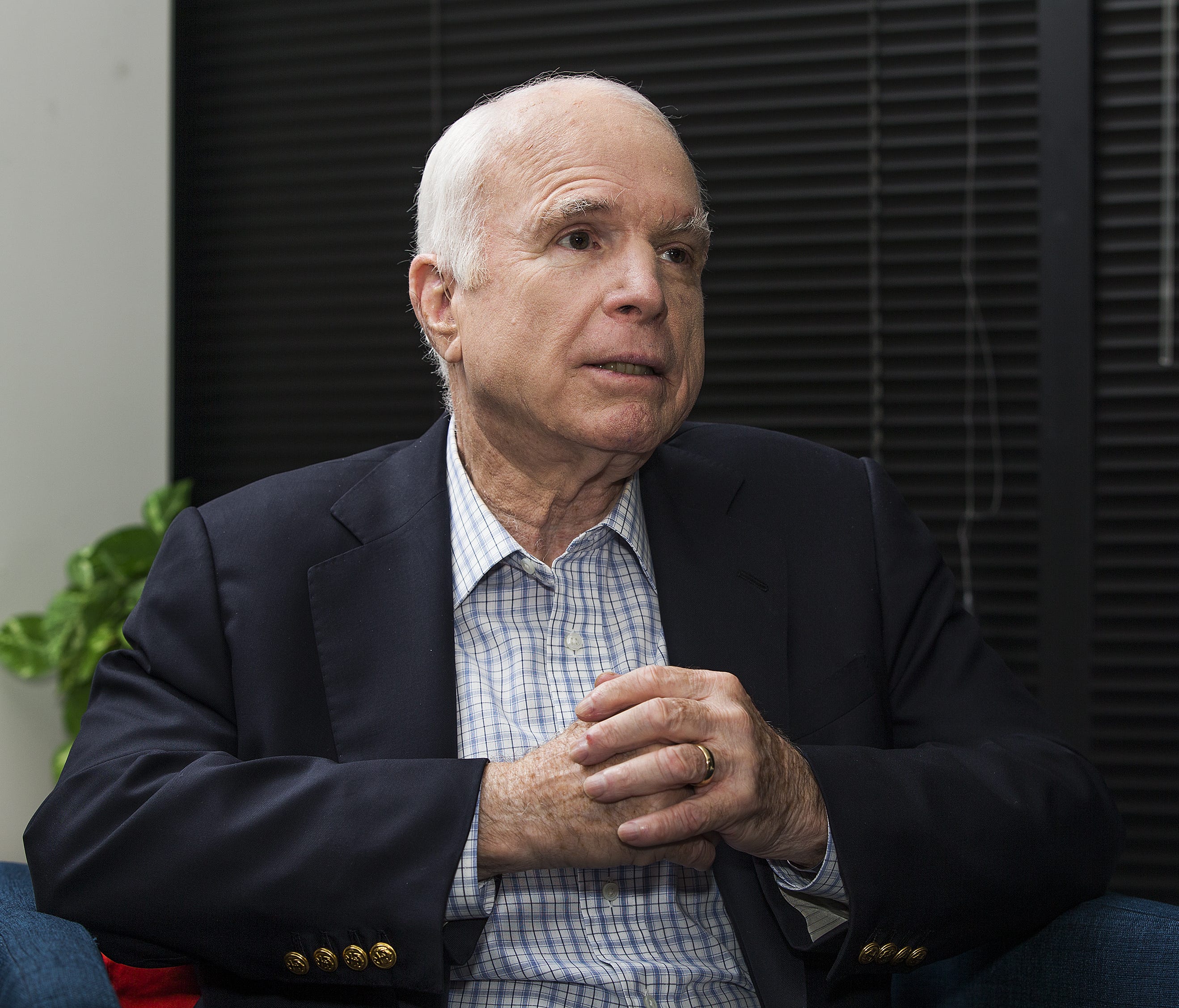 Sen. John McCain speaks with reporter Dan Nowicki at The Arizona Republic in downtown Phoenix, Aug. 3, 2017.