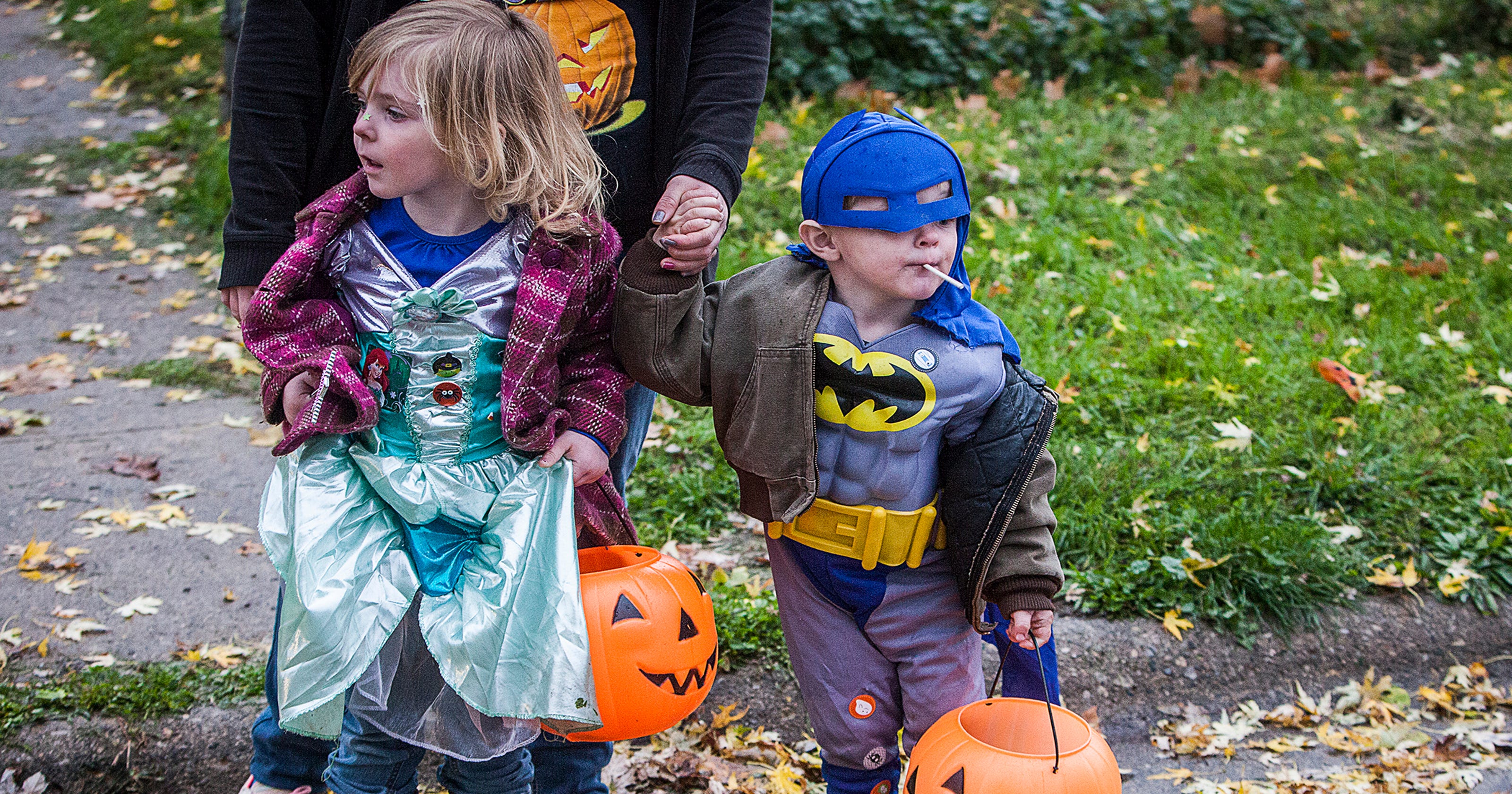 Indianapolis trickortreat hours for Halloween 2016