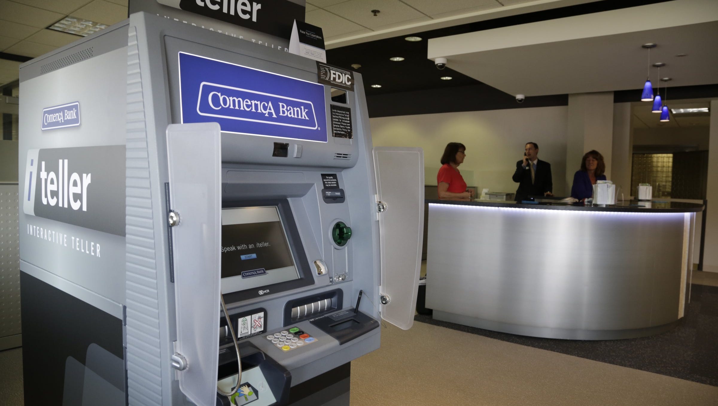 Comerica to cut nearly 800 jobs, close 40 branches