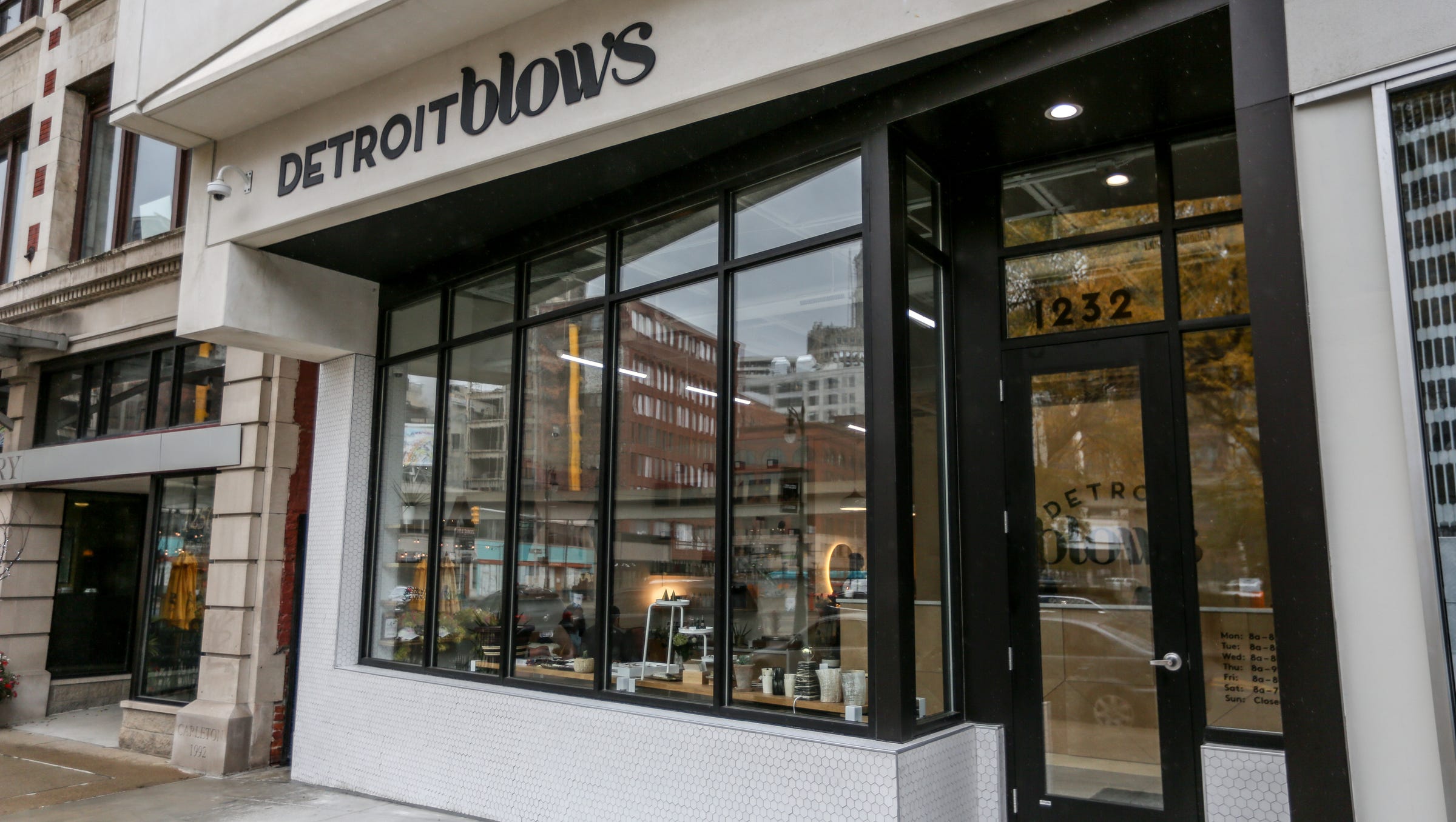 Trendy Women S Hair Salon Givings New Meaning To Detroit Blows