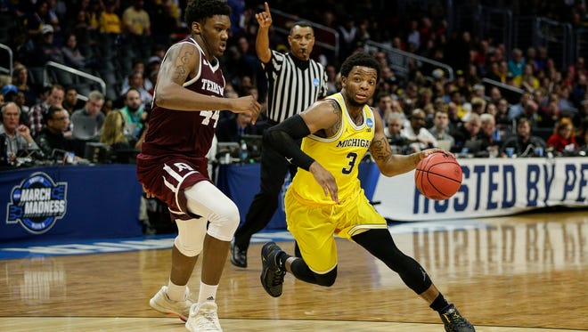 Michigan guard Zavier Simpson (3) dribbles against Texas A&M forward Robert Williams (44) during the first half of Sweet 16 of the NCAA tournament in Los Angeles on Thursday, March 22, 2018.
