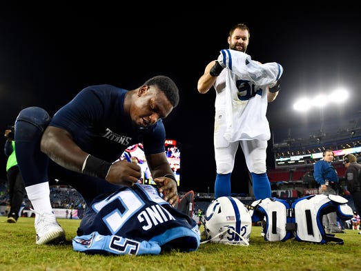 Titans defensive end David King (95) signs his jersey