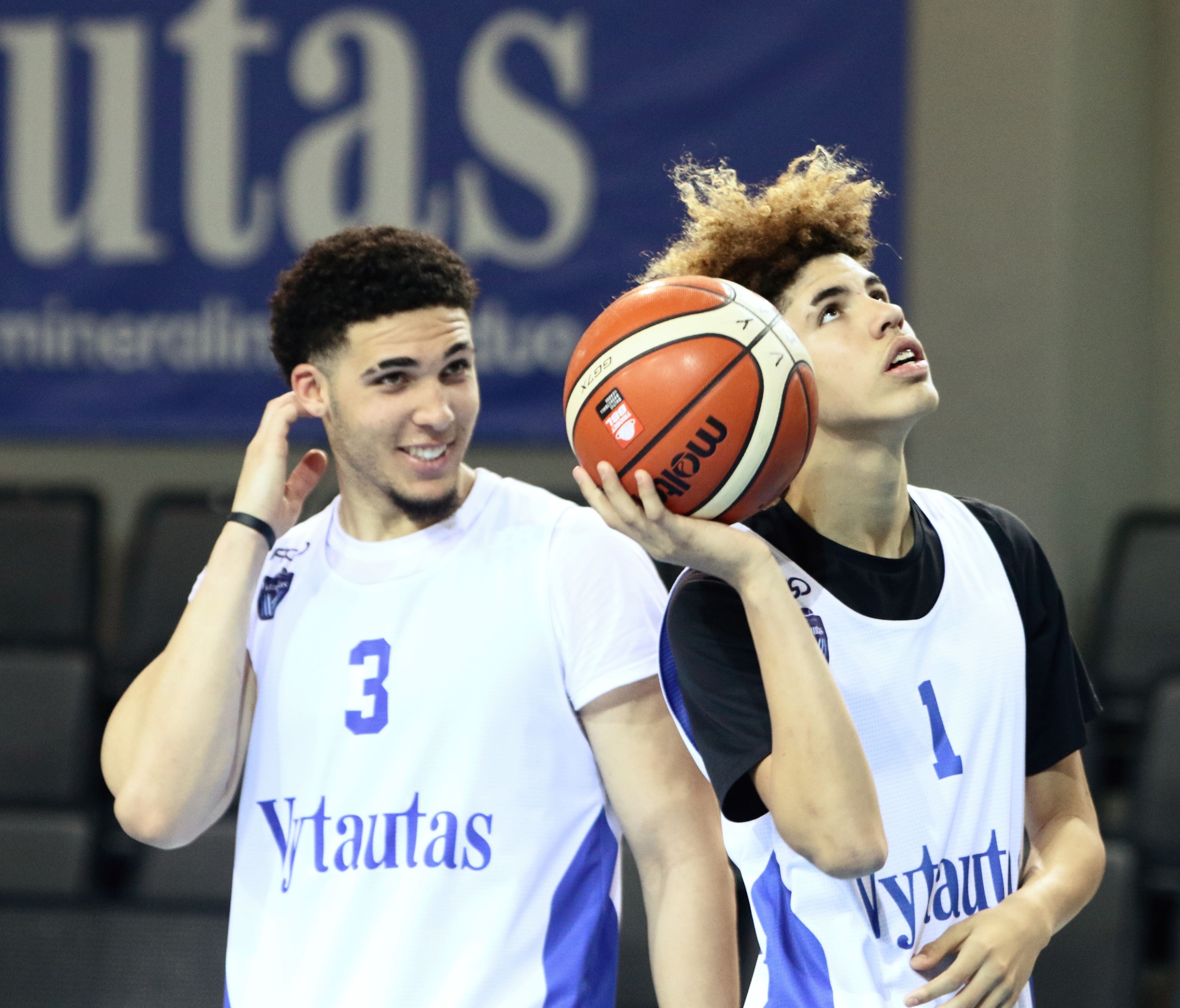 LiAngelo Ball (L) and Lamelo Ball warm up prior to a training session in Prienai, Lithuania.