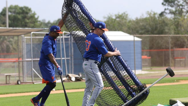 Glenn Sherlock (r.) is the Mets' new third base coach and catching instructor.