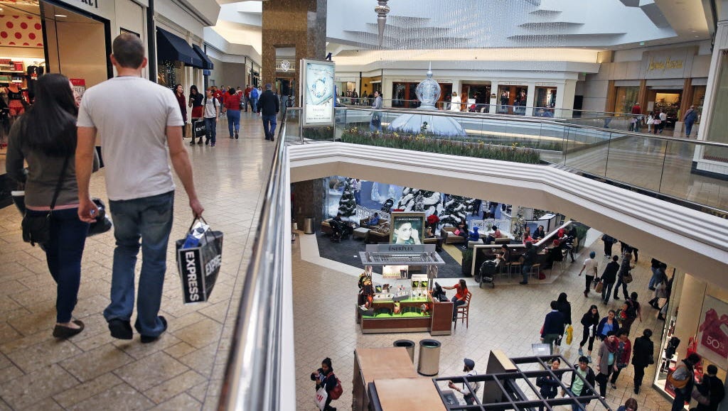 Express Closing 91 Stores Store Closures Continue As Malls Struggle