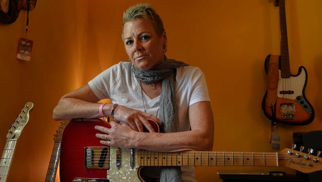 Anita Cochran Cancer Diagnosis Leads Singer To Fight Like A Girl 