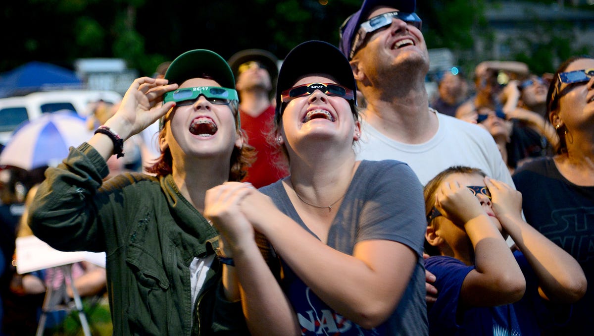 Um guia para o eclipse solar de 2024 em Asheville.  O que saber, eventos e muito mais