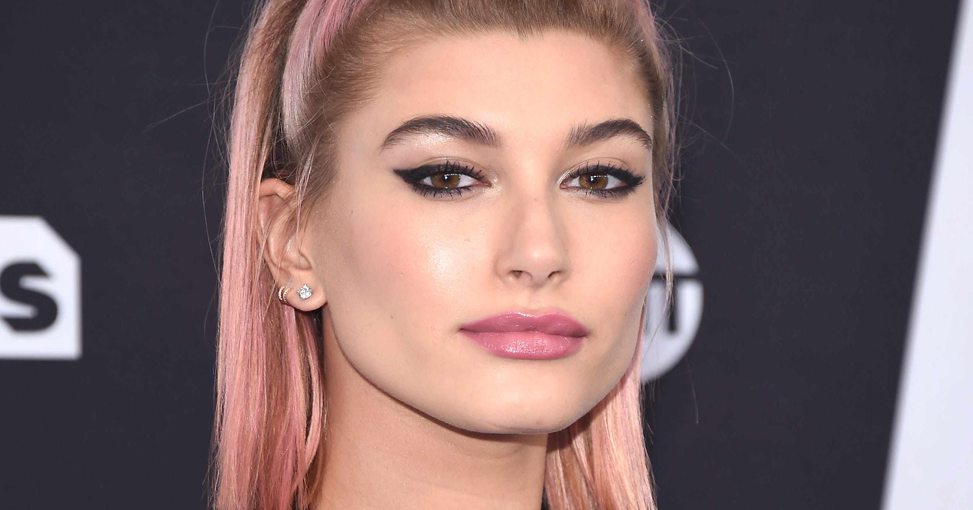 Hailey Baldwin Debuts Gigantic Engagement Ring From Justin Bieber