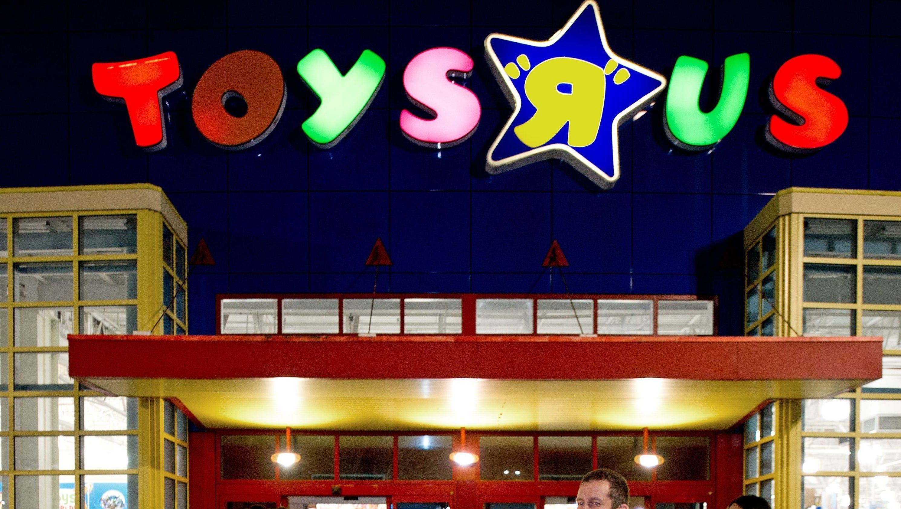 What can you do with Toys R Us gift cards?