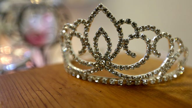 Beauty queen crown