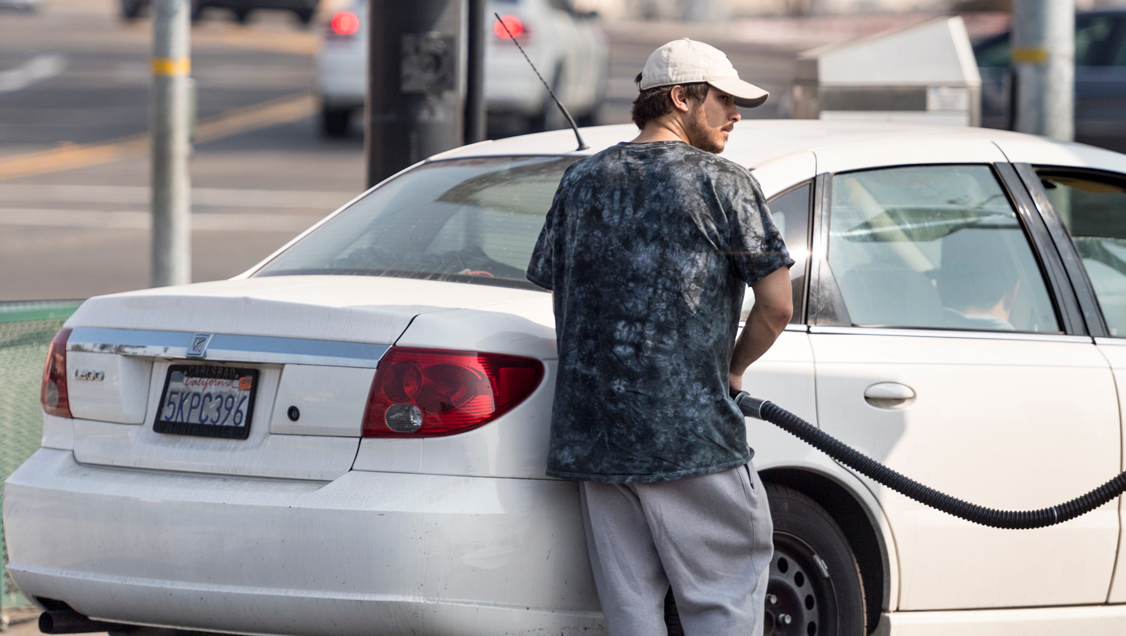 Gas prices on the rise in California, again