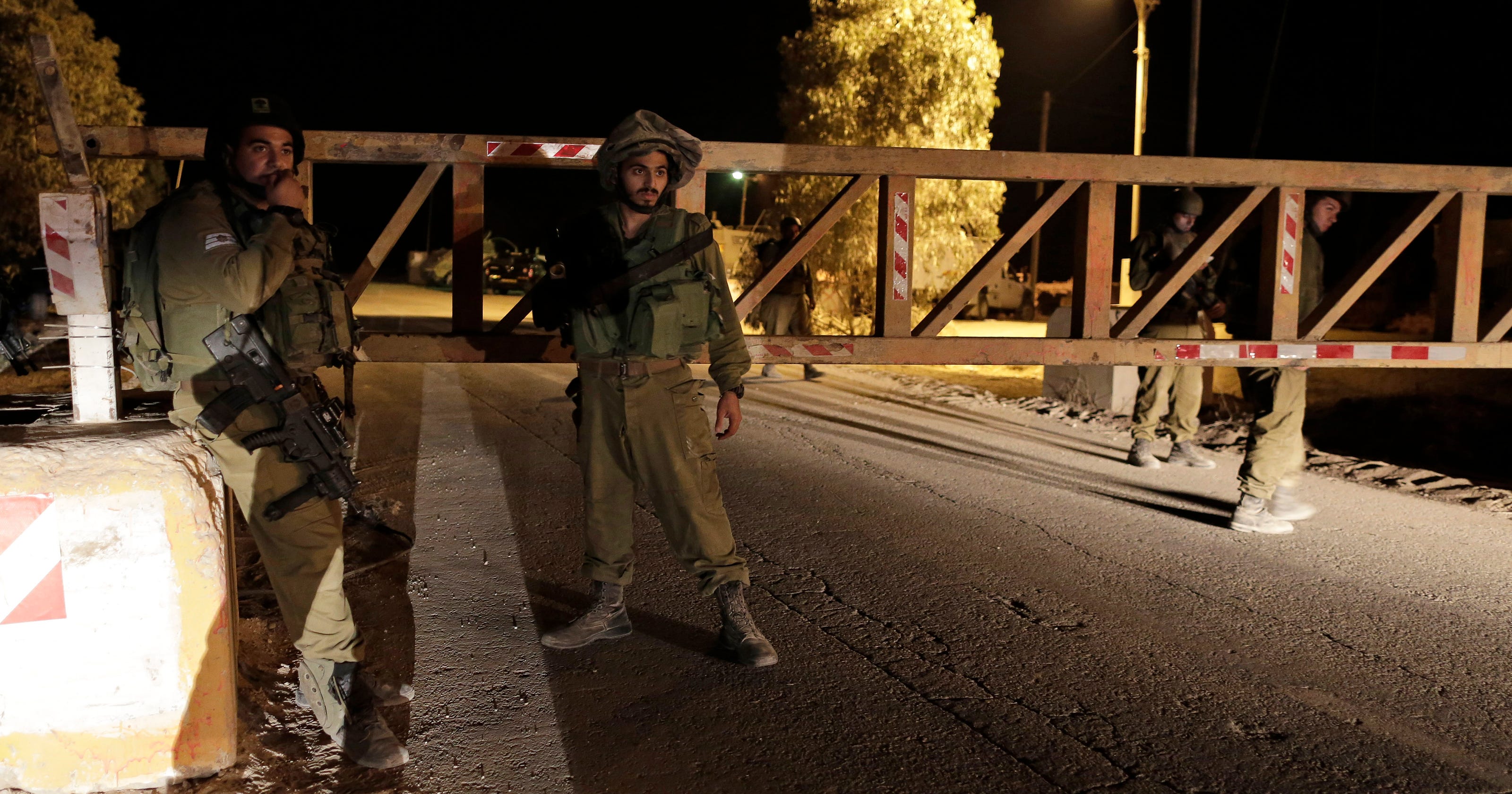 Israel bombs Gaza tunnel; 4 Hamas militants killed