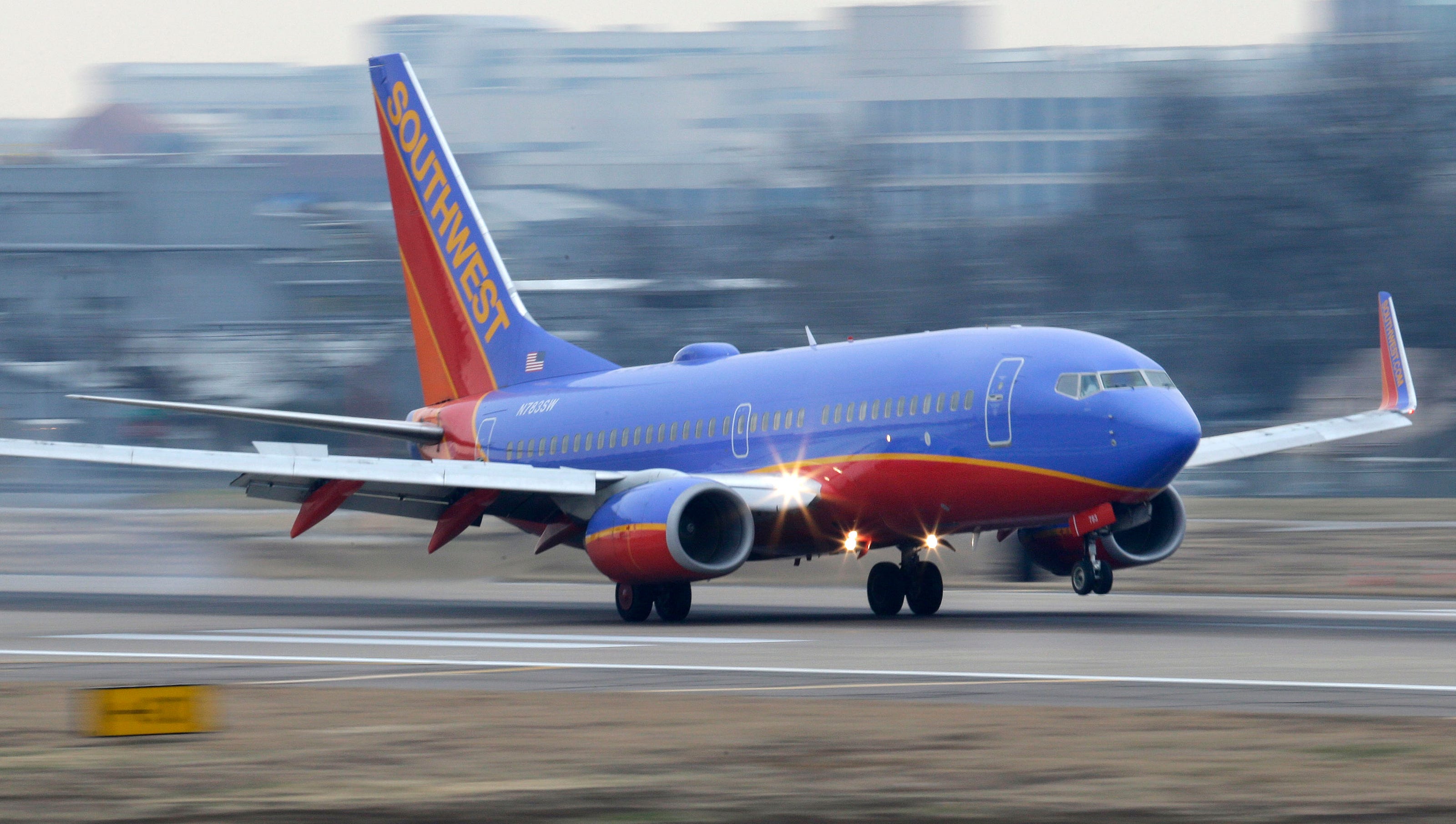 flights otero adp analysten fliegen sindicato huelga demanda statistik erradicar posibilidad paro abc7chicago delays reclining outage seat panic crazed slowed