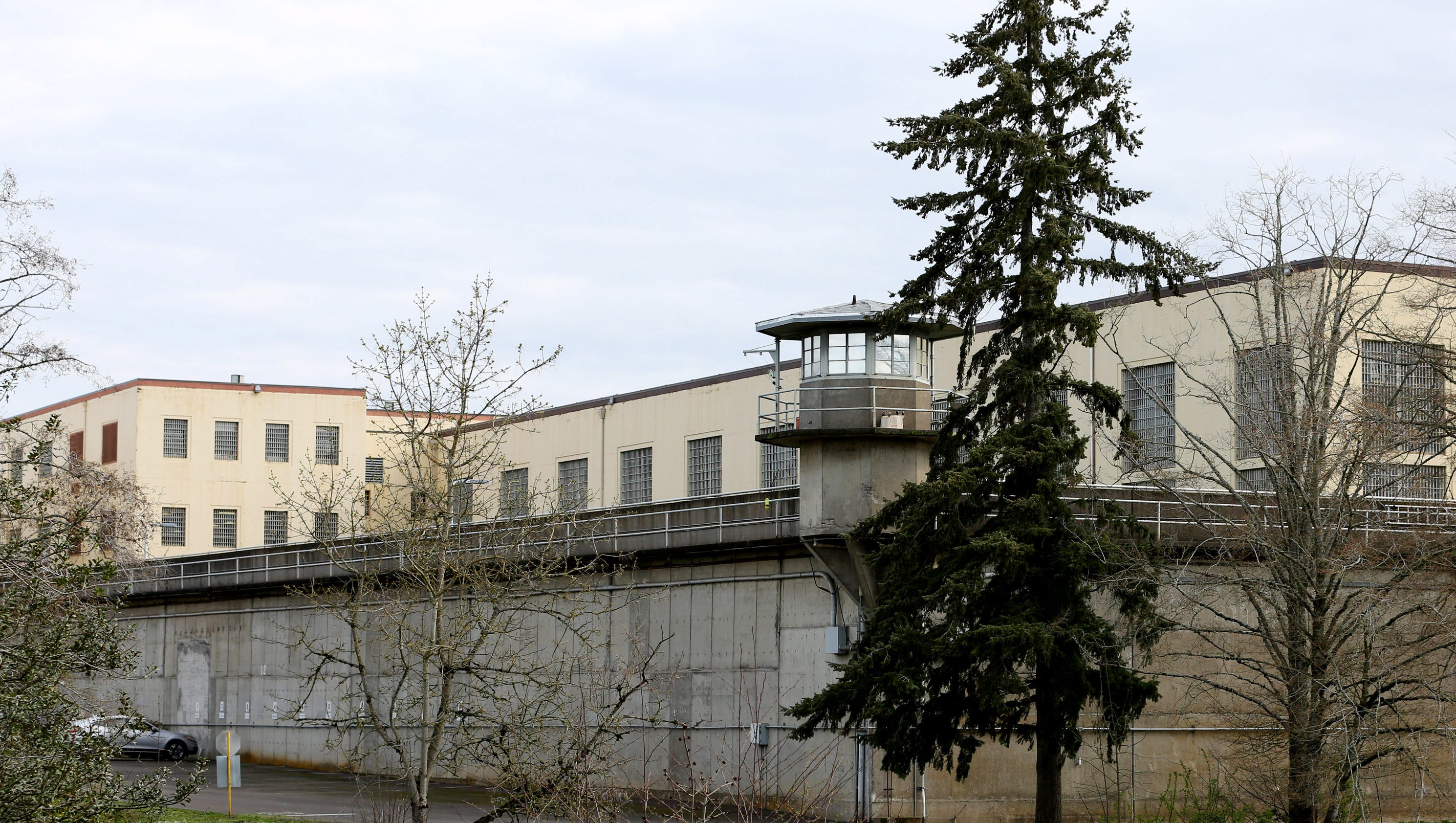 20inmate fights leads to lockdown at the Oregon State Penitentiary