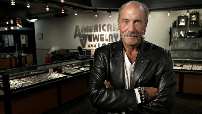 Les Gold Runs The Pawnshop American Jewelry And Loan Located In Detroit