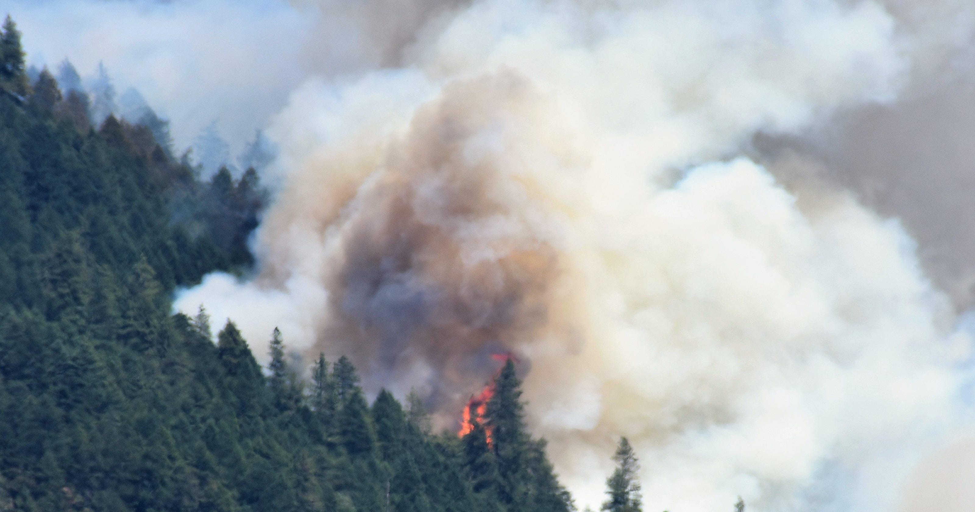 As Southern Oregon wildfires grow, lightning storms expected on Sunday