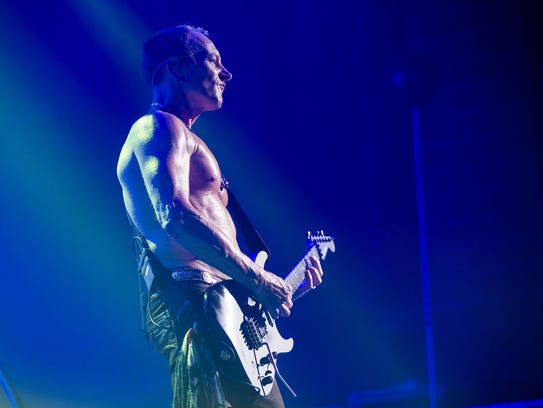Phil Collen and Def Leppard perform at Ak-Chin Pavillion