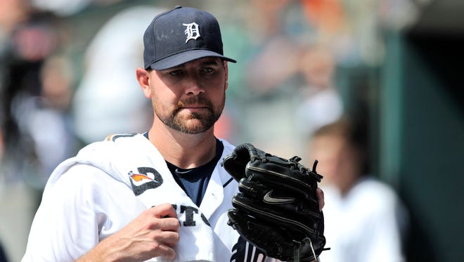 Tigers pitcher Mike Pelfrey was chased in the second inning after giving up four runs.