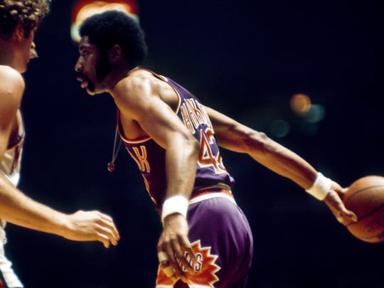 Suns center Connie Hawkins in actions against the Knicks at Madison Square Garden on Nov. 16, 1971.