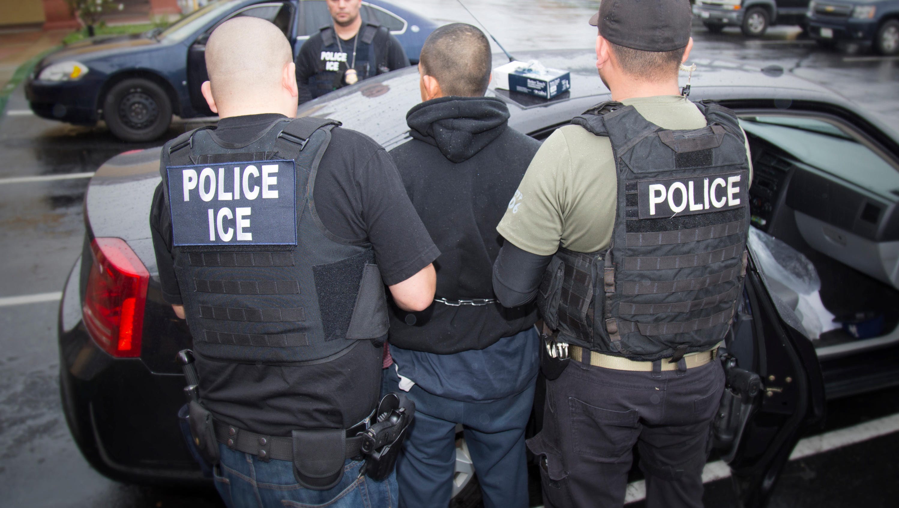636229646653351089-PNIBrd2-02-12-2017-Republic-1-B001-2017-02-11-IMG-AP-IMMIGRATION-RAIDS-4-1-9OHCLFCN-L973658699-IMG-AP-IMMIGRATION-RAIDS-4-1-9OHCLFCN.jpg