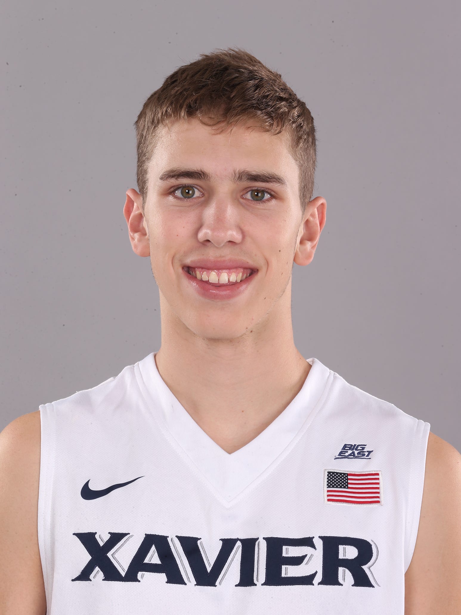 Xavier Men S Basketball Gives Scholarship To Walk On Holy Cross