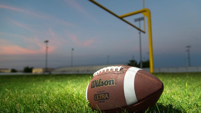 Richard Obert ranks his top ten quarterbacks for the 2016 Arizona high school football season.