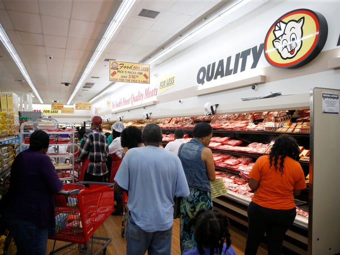 Piggly Wiggly opens to grand fanfare