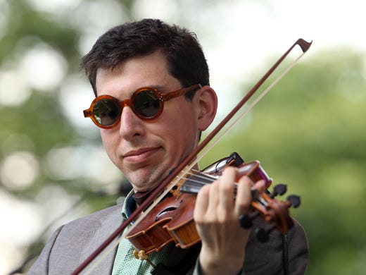 Aaron Weinstein on violin joined legendary guitarist