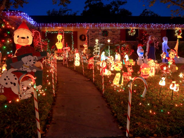 Corpus Christi S Candy Cane Lane Kicks Off Holidays With Santa Lights