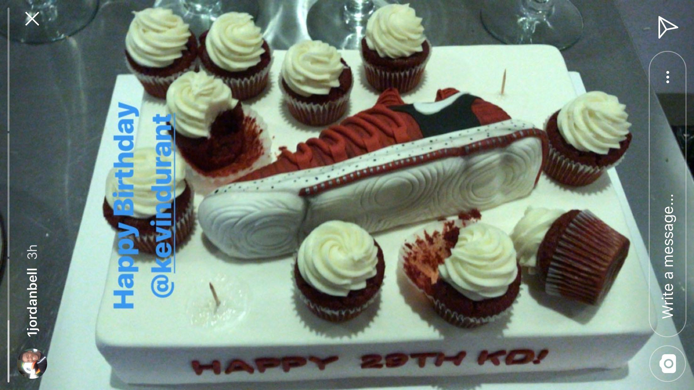 kd 10 cupcake