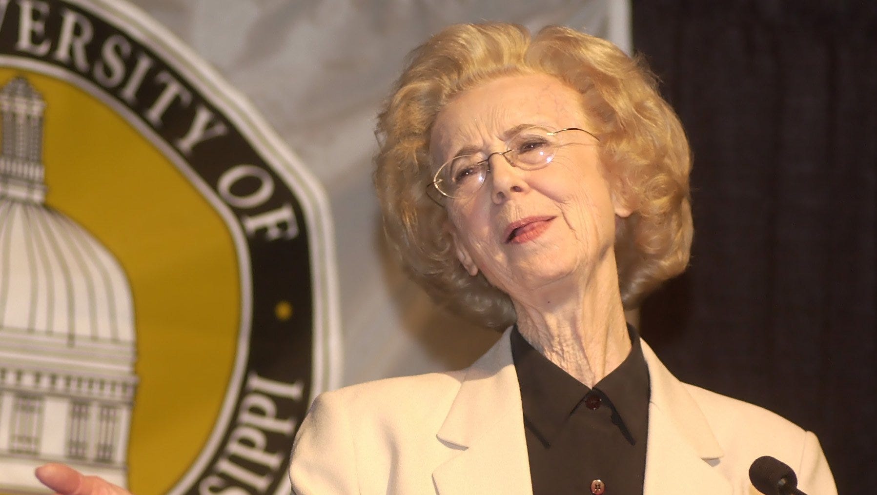 Bill Filed To Require Equal Pay For Mississippi Women