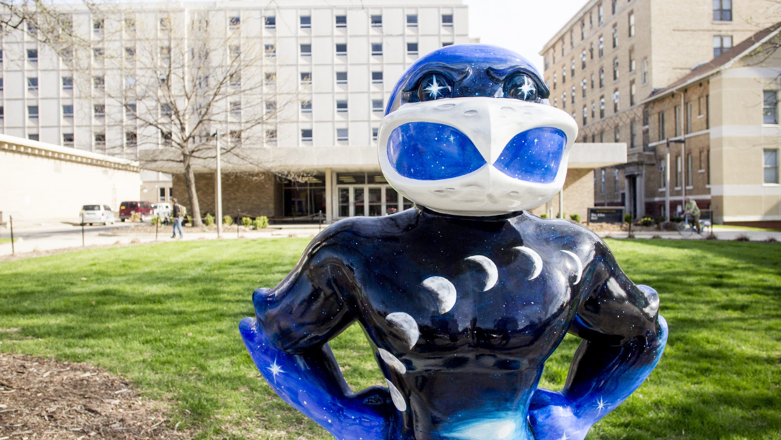 Iowa City unveils Herky on Parade statues