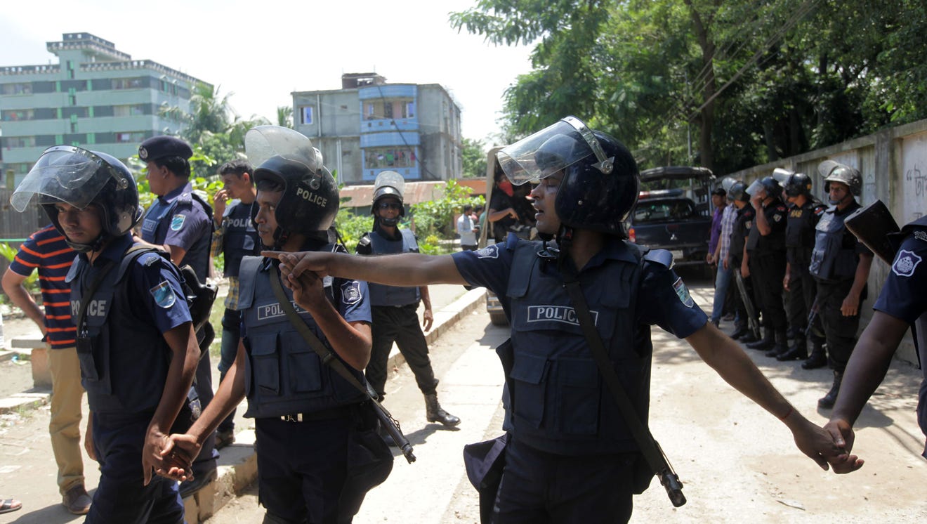 Police kills. Полиция Бангладеш. Форма полиции Бангладеш. Полиция в Бангладеш фото и видео. Kill+Police.
