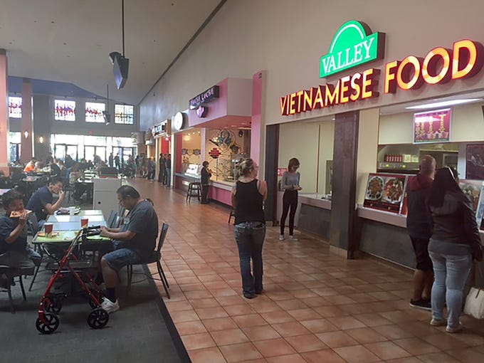 A guide to the best food courts at malls around Phoenix