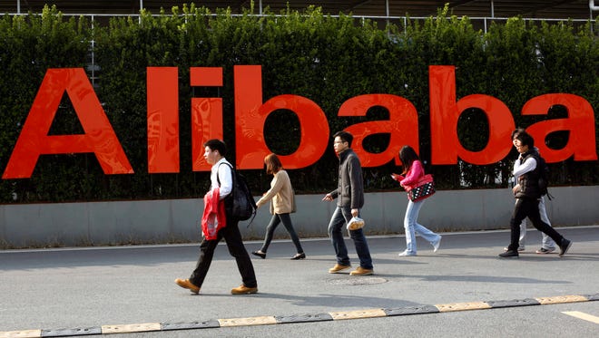 epa04879058 (FILE) A file photo dated 17 March 2014 showing people walking in the headquarters campus of Alibaba Group, mother company of Chinese e-commerce giants Taobao and Tmall, in Hangzhou, Zhejiang province, China.  Reports on 10 August 2015 state China's internet giant Alibaba will pay Suning some 4,2 billion euro or 4,6 billion US dollar for a 20 per cent stake in the company. At the same time, Suning will purchase a bit more than one per cent in Alibaba. The overall value of the action is some 7 billion USD.  EPA/CRAB HU ORG XMIT: FUZ01