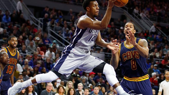 Pistons guard Ish Smith passes around Cavaliers center Channing Frye but was called for traveling during the first half Monday  at the Palace.