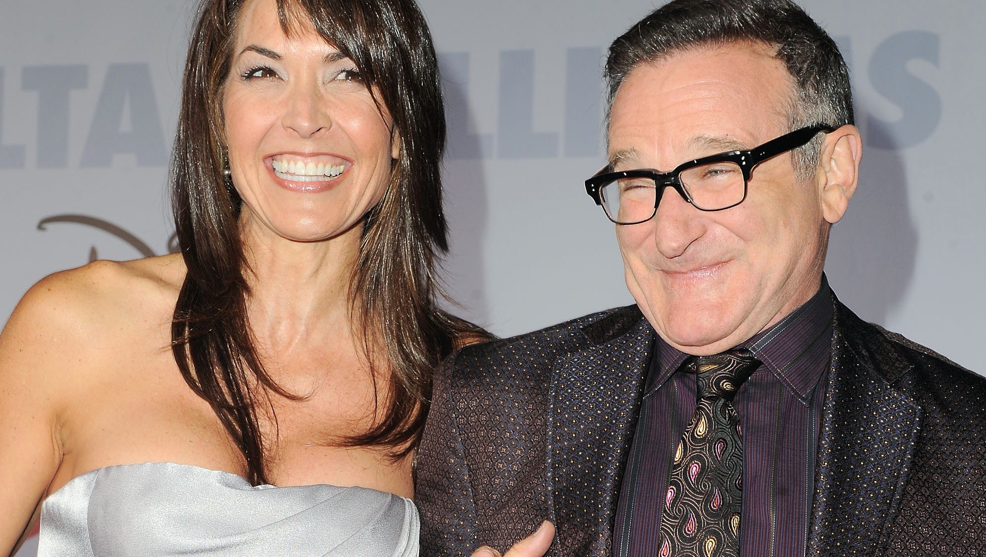 Robin Williams Bio Revelations Infidelity Depression Insecurity