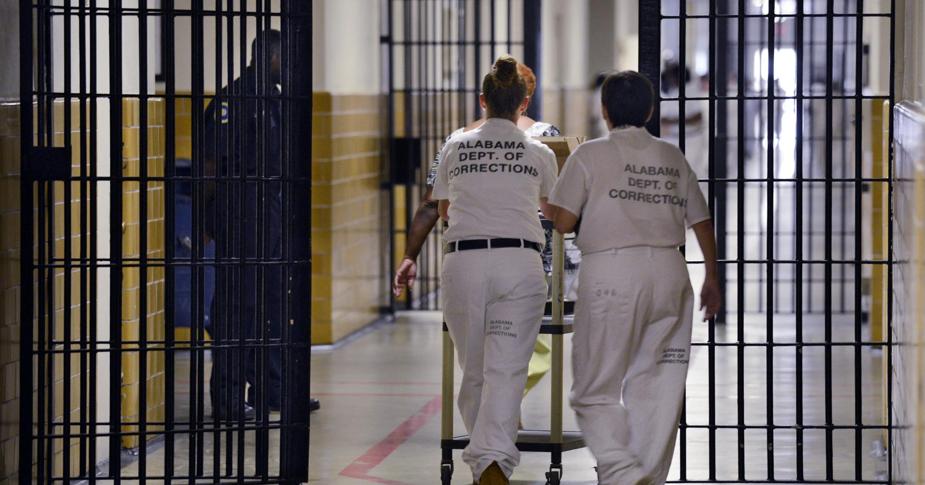 Prison going. Тюрьма Prison 2014. Jail Prison разница. Бостонская тюрьма.