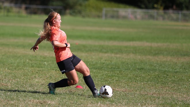 Sprague's Sarah Teubner particiaptes in drills during practice on Wednesday, Sept. 14, 2016.