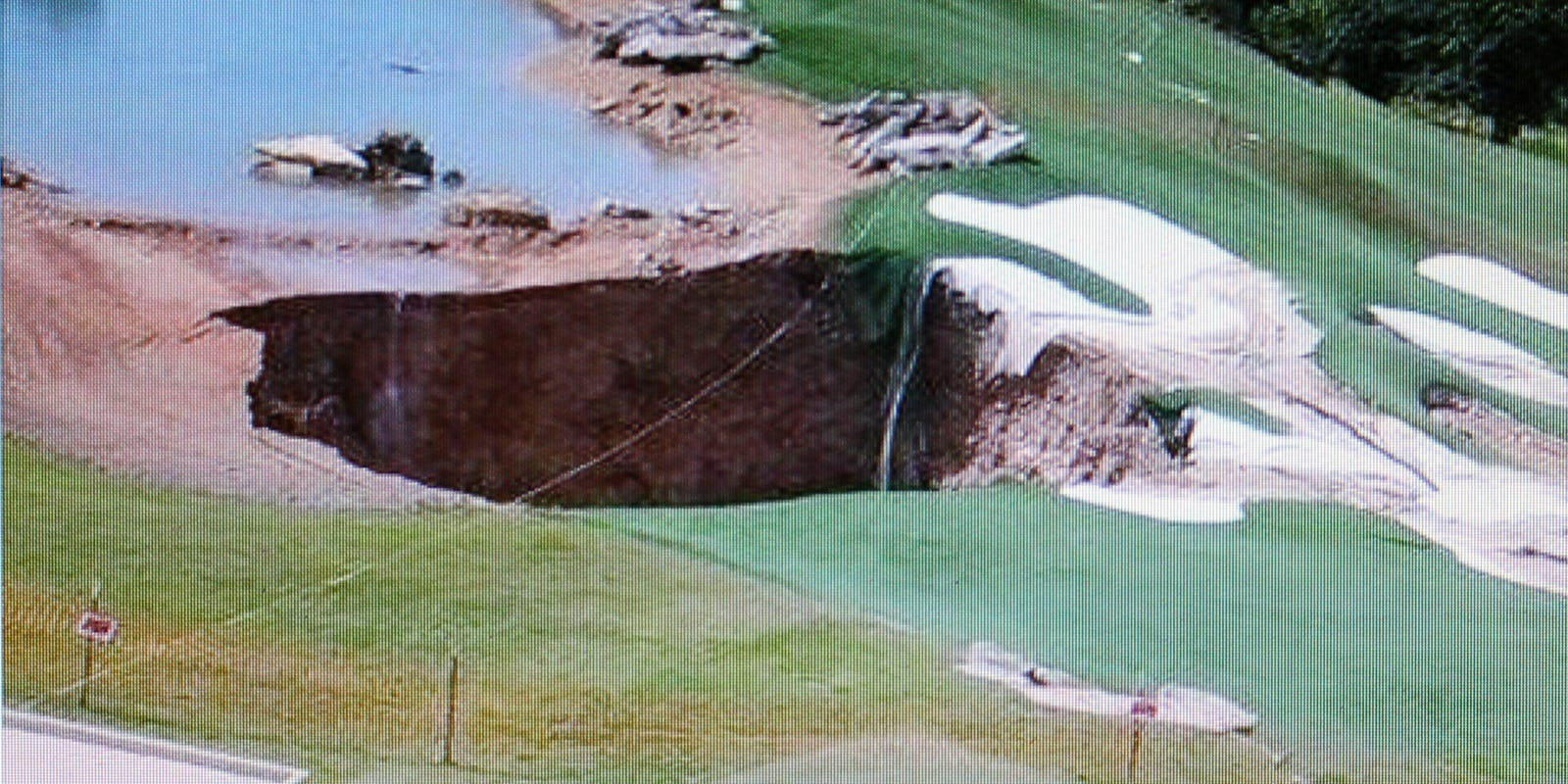 Sinkhole opens up at Top of the Rock