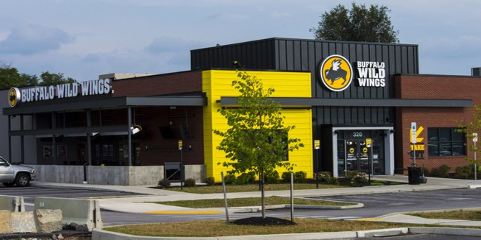 Buffalo Wild Wings Employee Dies Others Sick After Chemical Accident
