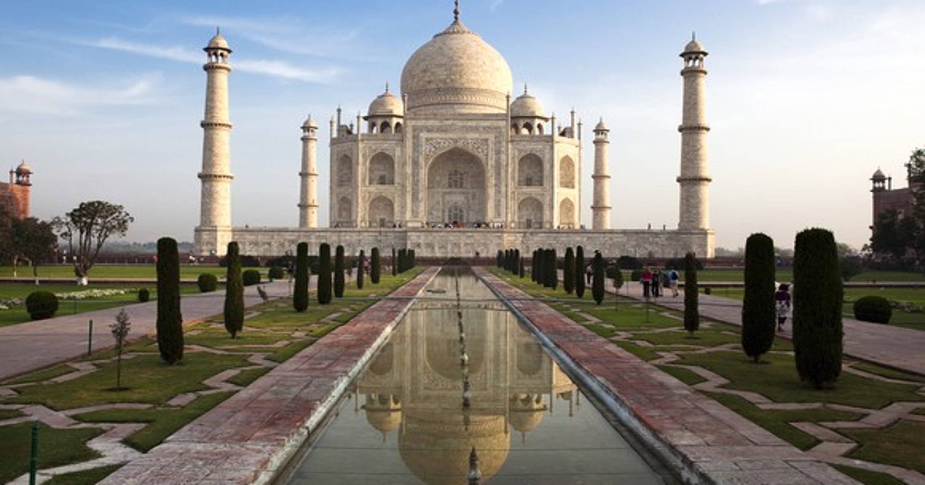 India's Taj Mahal is turning green because of pollution